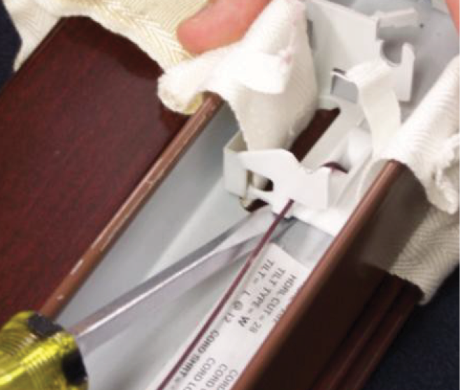 Pull Lift Cord Through Cordlock.png